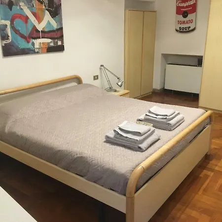 10 Bossi Duomo Apartment *